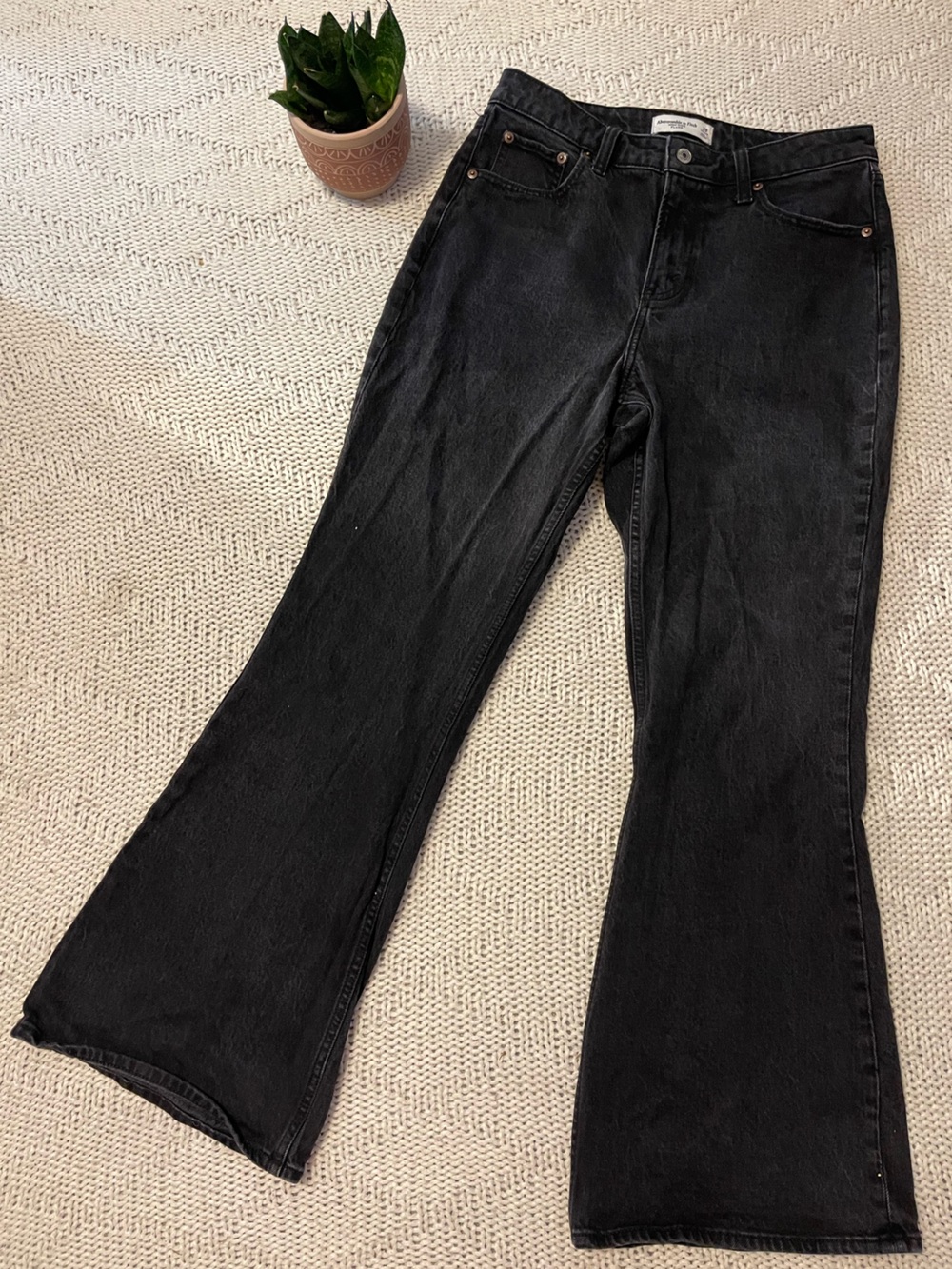 Abercrombie & Fitch Black High Rise Flare Jeans Women’s 29 Curve Love